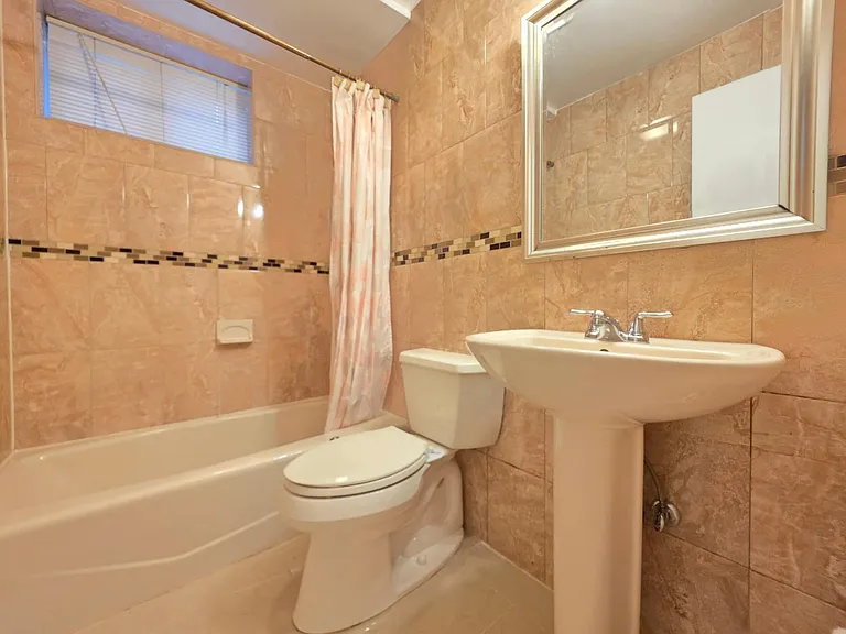 11 Rochelle Pl — Photo 19