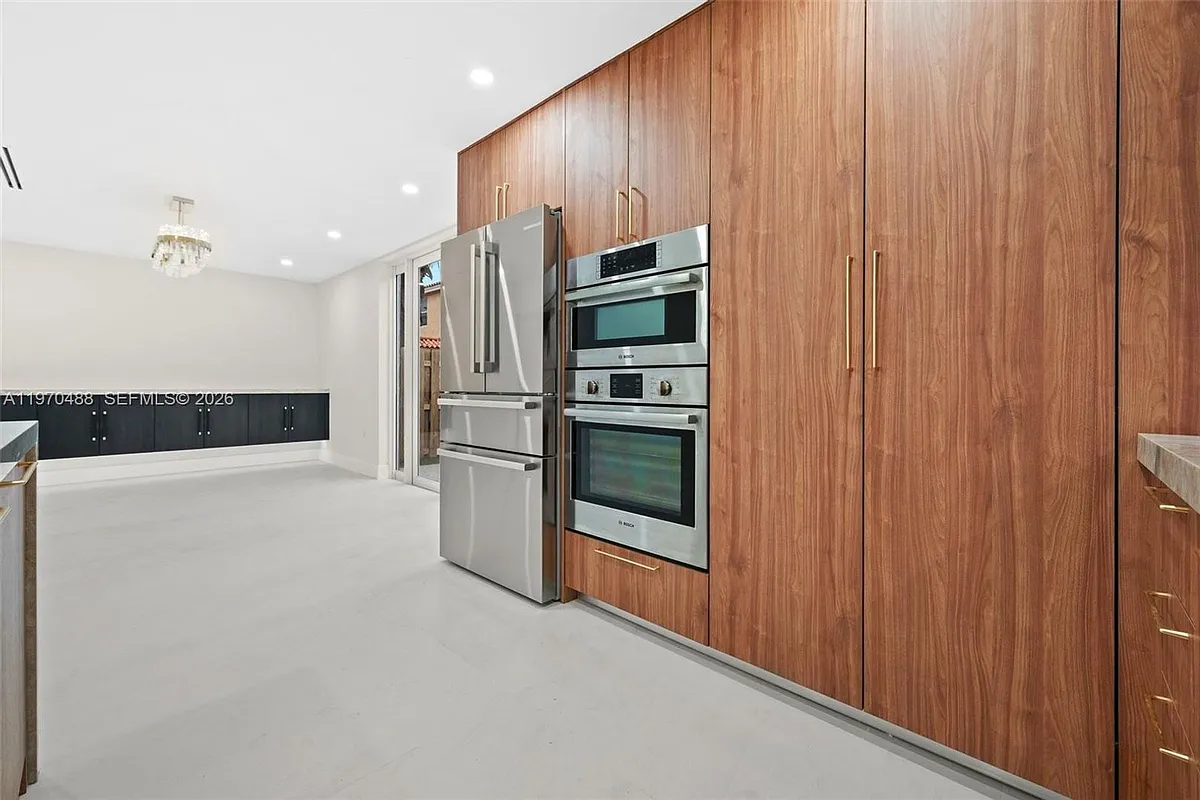 Building Photo - 8511 NW 141st Ter #405