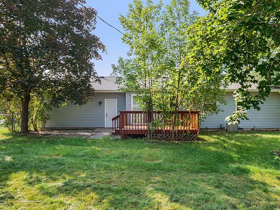 4th image of 10439 University Cir NE