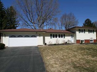 48 Shire Oaks Dr, Pittsford, NY 14534