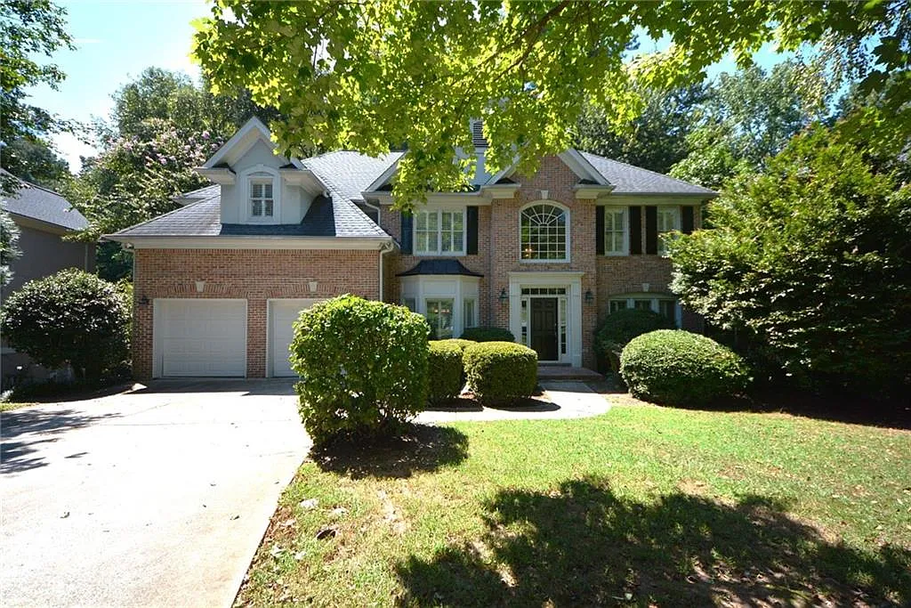 6 bed, 5.0 bath, 4519 sqft, $4,295 — Photo 1