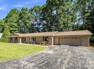 3158 Florida Dr, Hendersonville, NC 28792