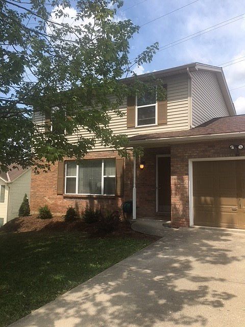 1st image of 10 Woodbury Ln