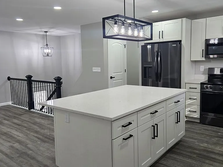 803 Monterey Dr — Photo 1