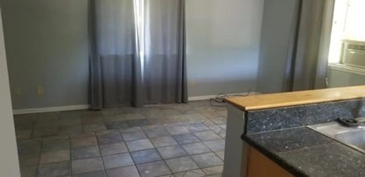 2 bed, 900 sqft, $2,100 — Photo 2