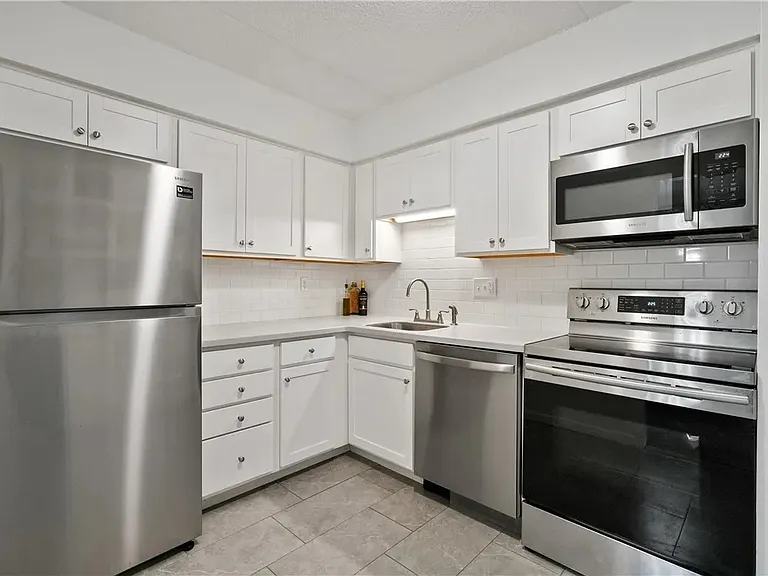 2120 Greentree Rd #705E — Photo 1