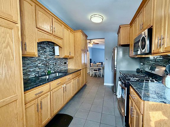 3rd image of 510 Belden Dr