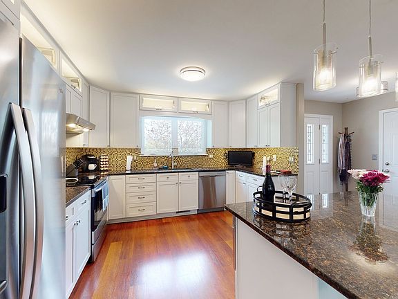 3rd image of 313 Windhaven Dr