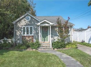 739 Bay 7th St, West Islip, NY 11795
