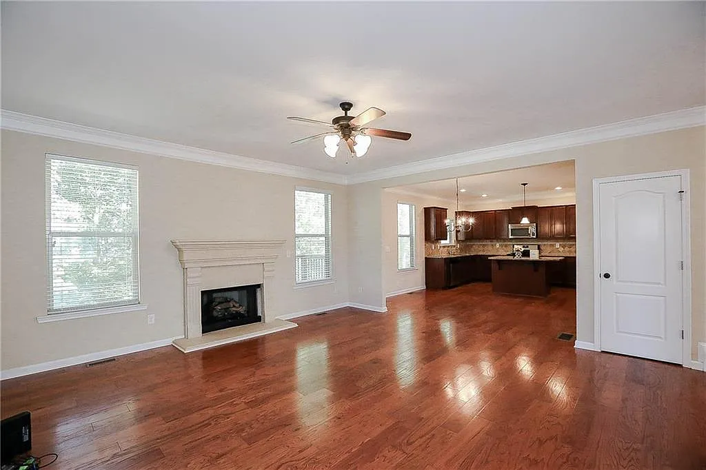 4 bed, 2.5 bath, 2754 sqft, $2,895 — Photo 2