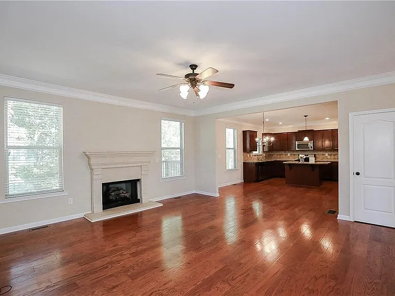 430 Park Place Ct — Photo 2
