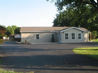 201 S 4th St, Wapella, IL 61777