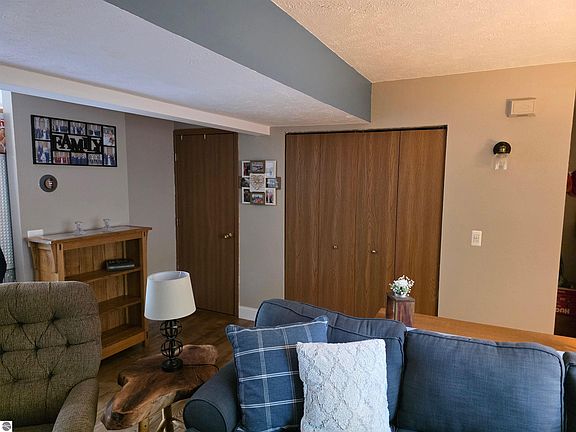 5th image of 3913 Emily Ln