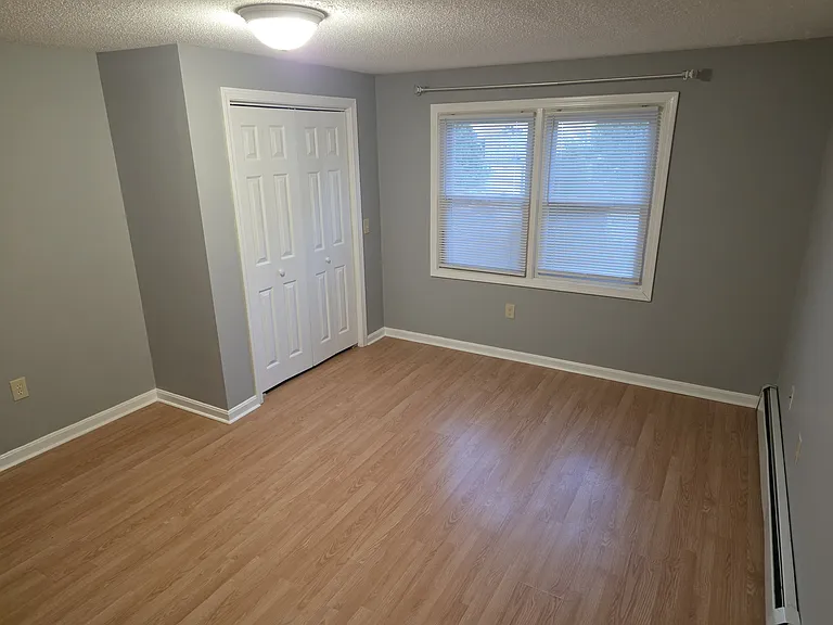 151 Kenyon Ave — Photo 3