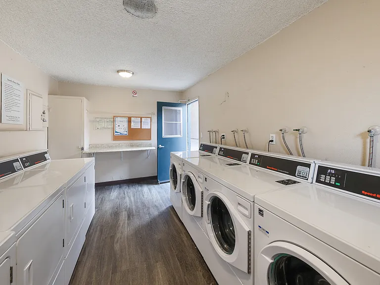 Kimberly Arms Apartment Homes — Photo 8