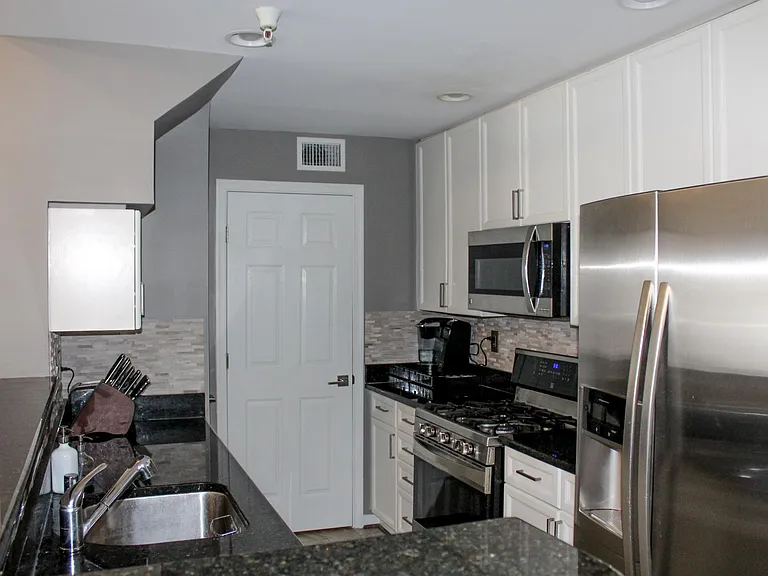 5108 Donovan Dr #408 — Photo 10