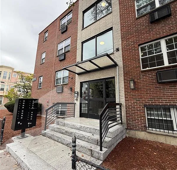 132 Sherman St #12 — Photo 6