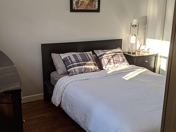 5th image of 1374 N Wolcott Ave #2F