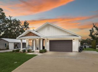 934 Bay Grove Rd, Freeport, FL 32439