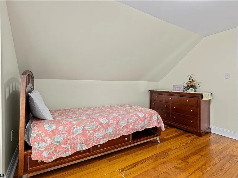 104 S Oakland Ave — Photo 38