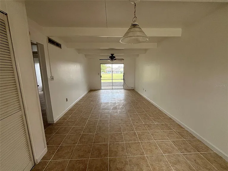 1707 Club Cir #1707 — Photo 2