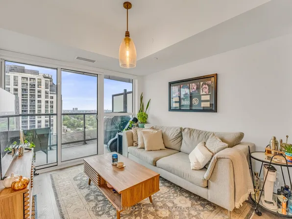 11 Lillian St, Toronto, ON