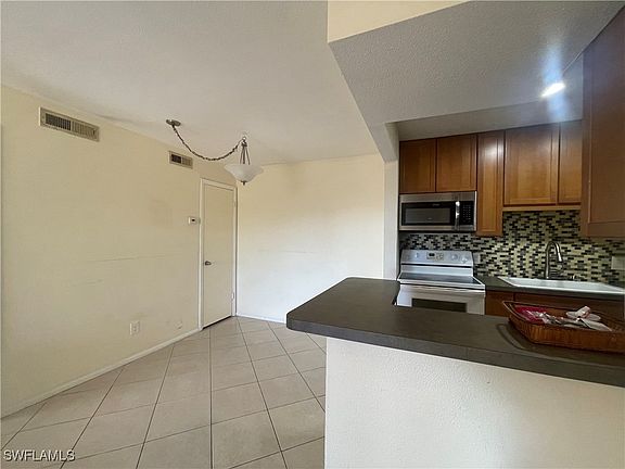 4th image of 2845 Winkler Ave APT 324