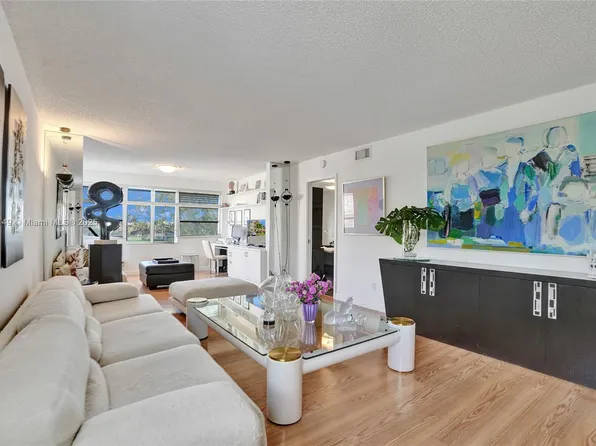 7368 N Devon Dr #301, Tamarac, FL 33321