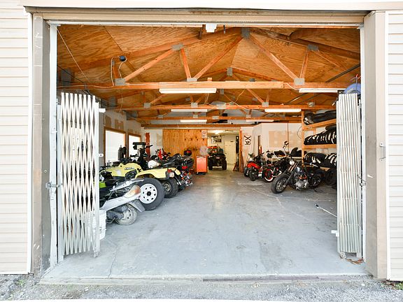 4th image of 6994 E State Highway 76