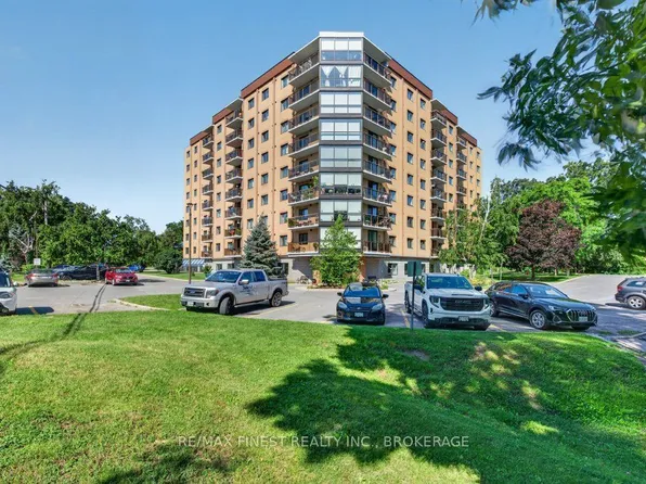 120 Barrett Ct #307, Kingston, ON K7L 5H6
