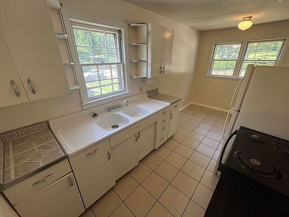 3rd image of 3203 Alta Vista Dr APT 2