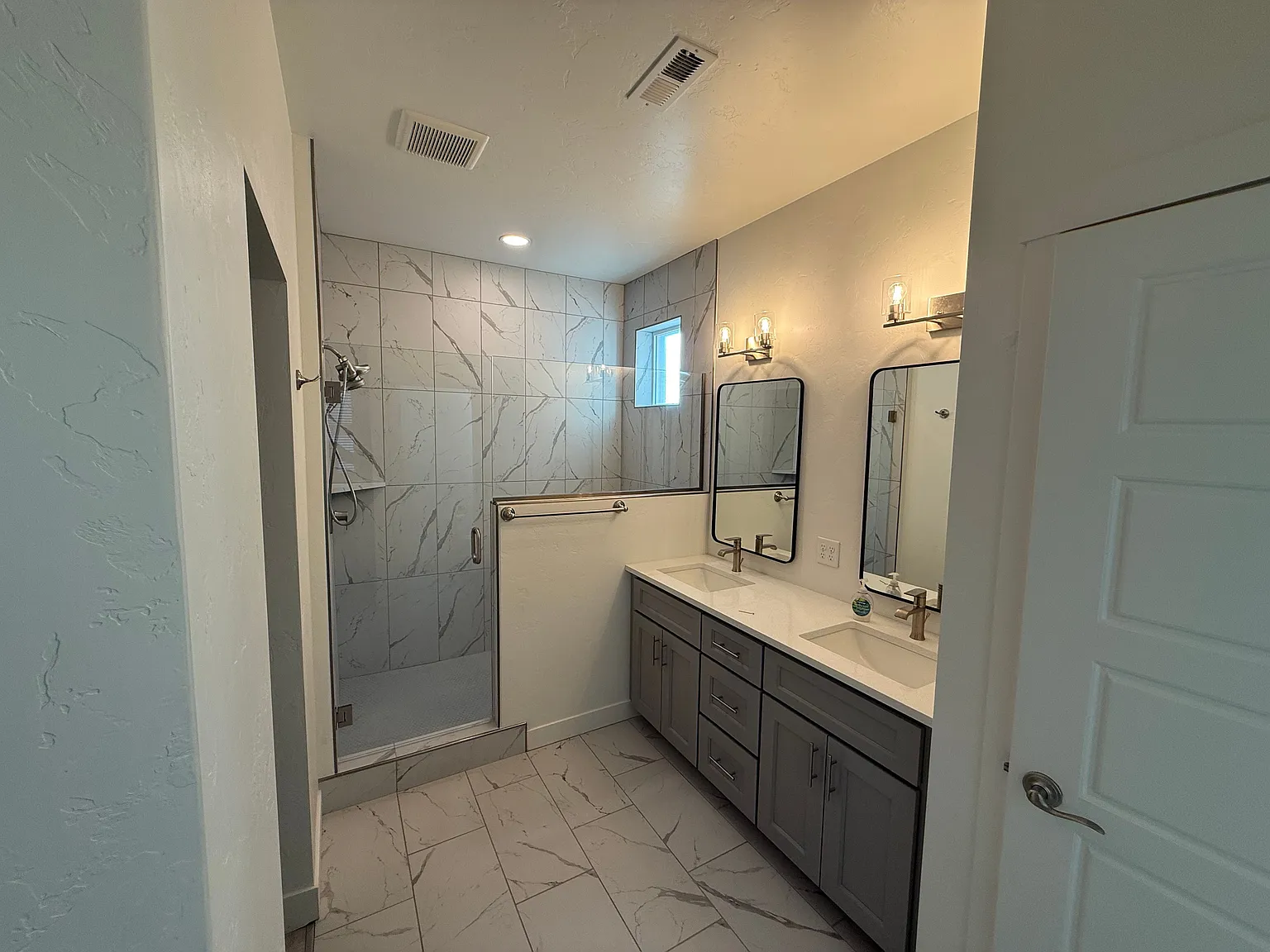 3 bed, 2.0 bath, 1782 sqft, $2,700 — Photo 1