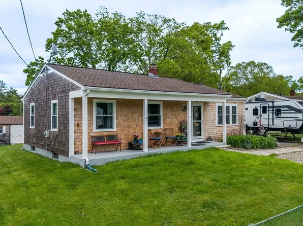 62 Greenbrier Dr, New Bedford, MA 02745