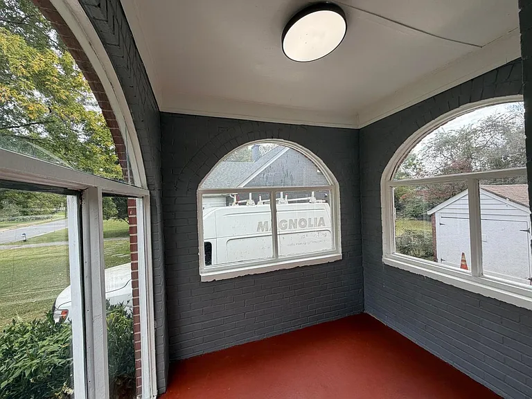 139 Lee Ave NE — Photo 5