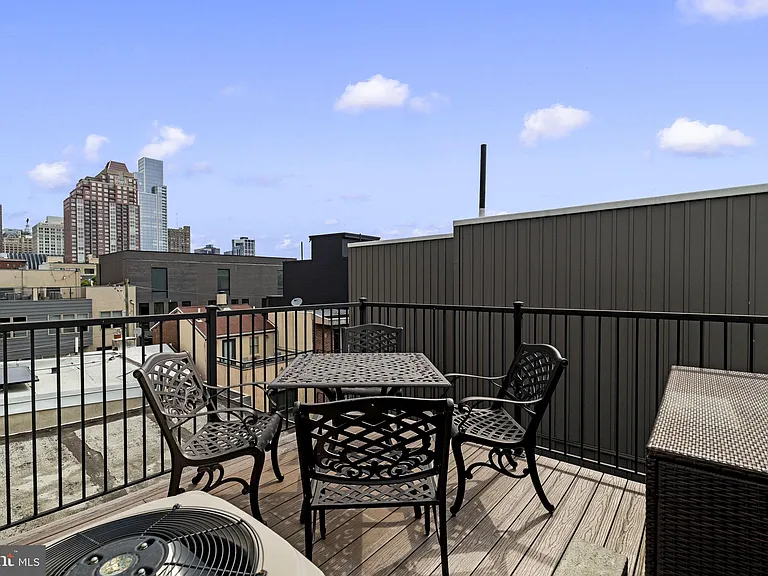 729 S 15th St — Photo 34