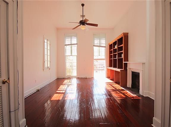 2nd image of 1111 Saint Mary St