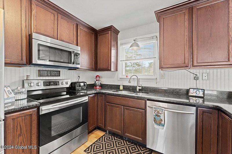 4th image of 12 Brentwood Drive