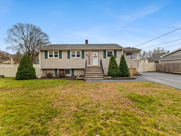 196 Donald Tennant Cir, North Attleboro, MA 02760