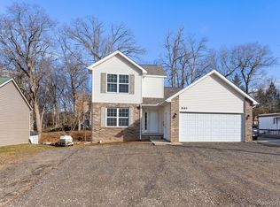 8185 Donna Lou Dr, Brighton, MI