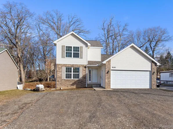8185 Donna Lou Dr, Brighton, MI 48114