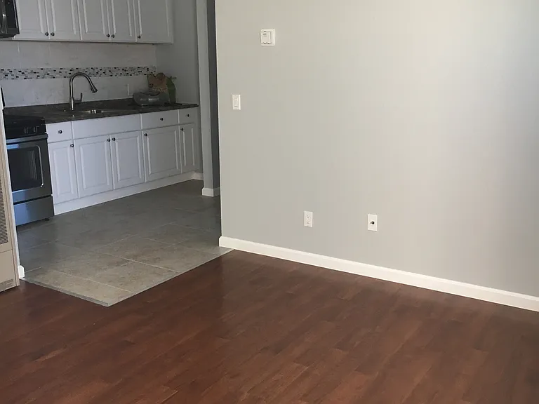 1028 Peach St — Photo 4