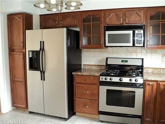 3rd image of 42 Wentworth Dr
