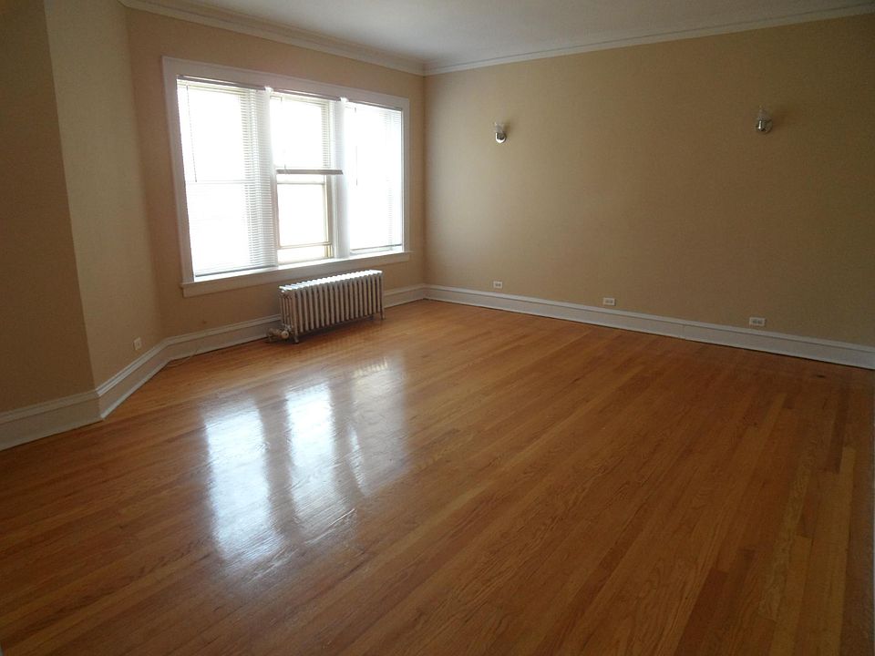 1st image of 6705 N Greenview Ave #3F