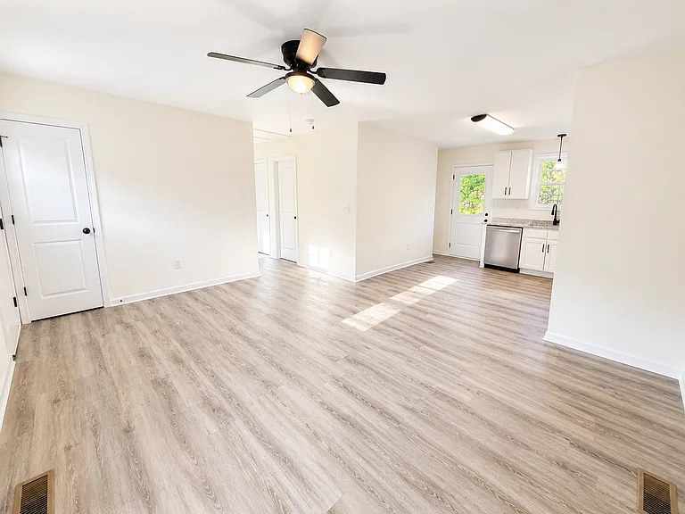 432 N Caldwell Ave — Photo 2