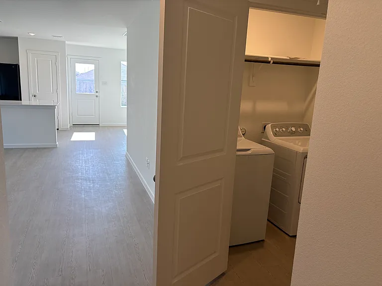 1932 Autumn Ln — Photo 14