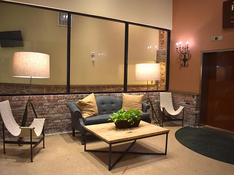 936 Broad St #317 — Photo 3