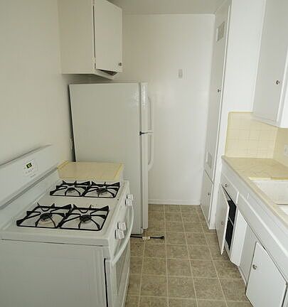 5th image of 1314 1/4 S Barrington Ave