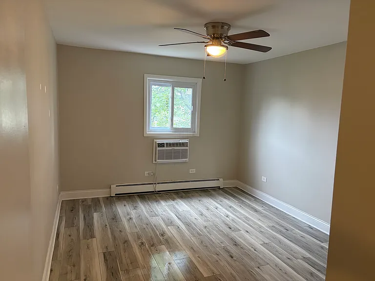 9721 S Cicero Ave — Photo 2