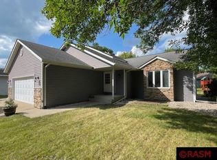 2156 Northridge Dr, North Mankato, MN 56003