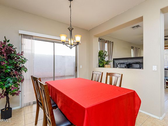 4th image of 926 E Brooke Pl